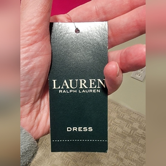 Chic Pink Dress with Elegant Knot Detail - Picture 4 of 5